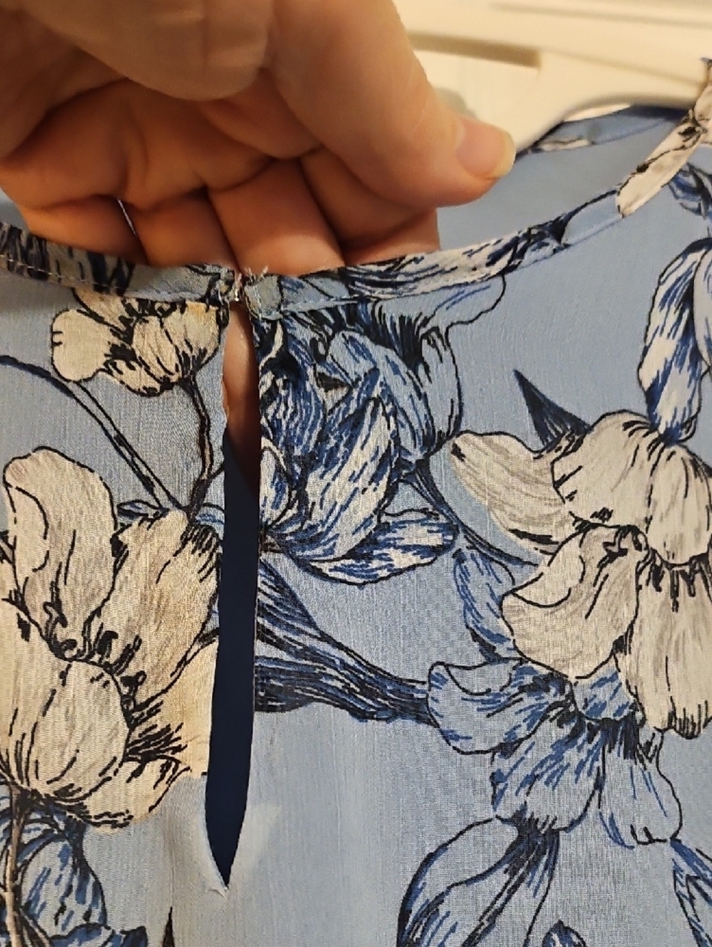White House Black Market Light Blue Floral Blouse - Picture 8 of 11